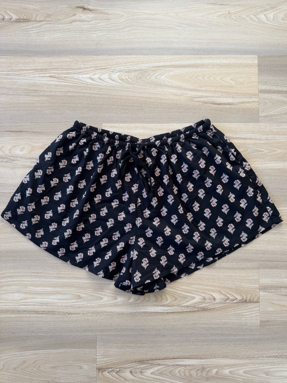 Universal Thread | High-Rise Tie Tassel Pull-On Shorts Black Floral | Size Small
